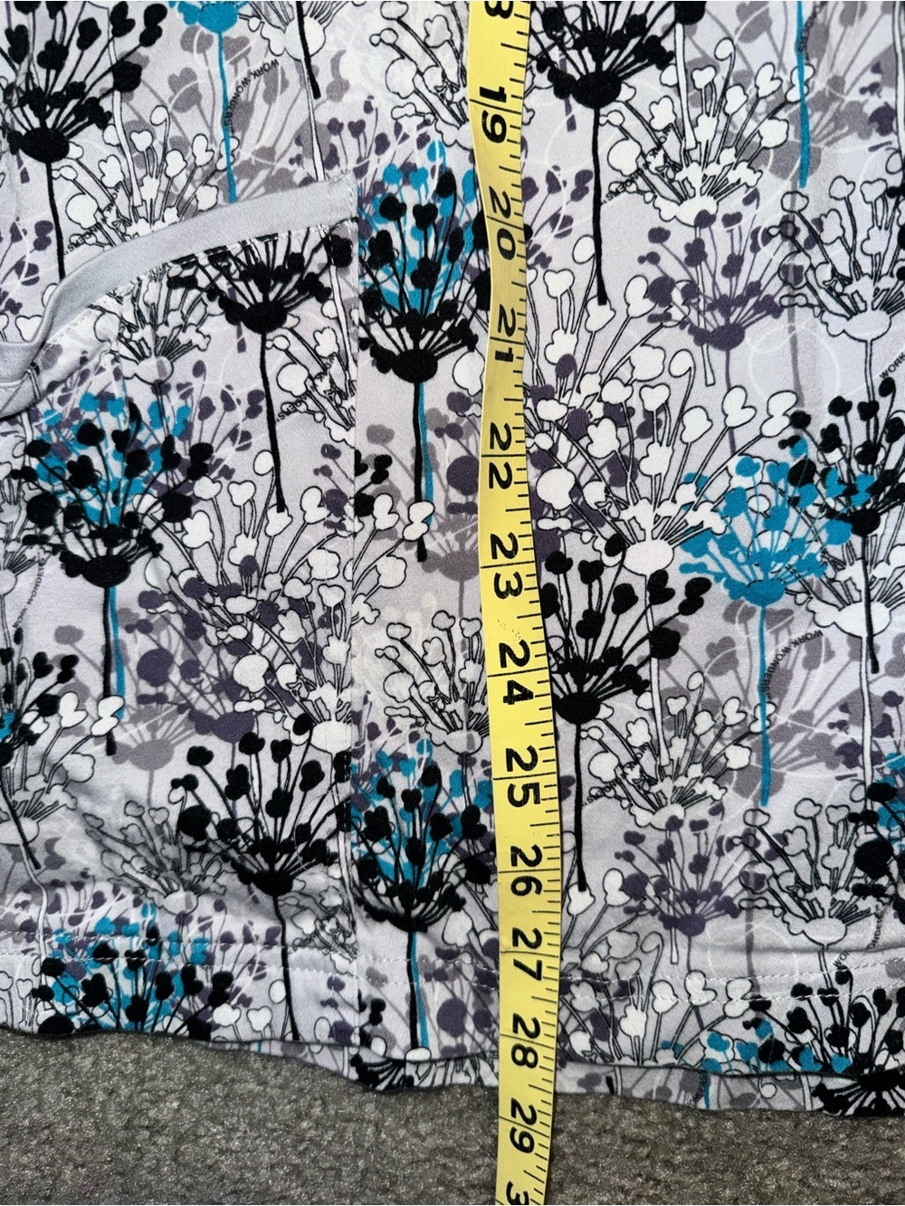 Dansko XL floral women’s scrub top - Picture 8 of 8